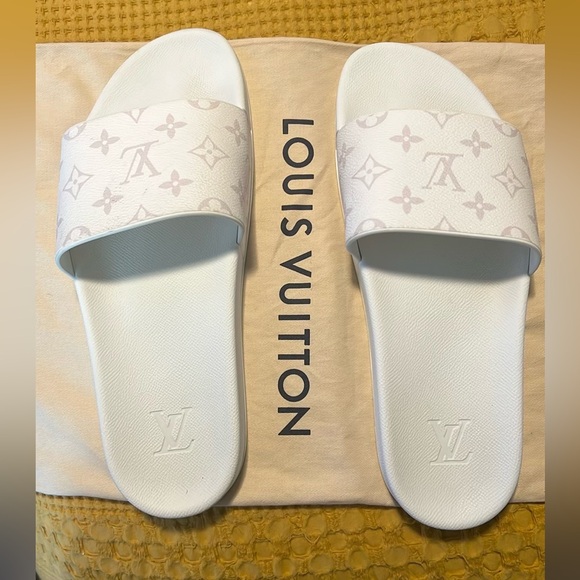 LV Waterfront mule Monogram rubber. Completely waterproof pool slide - Picture 1 of 4